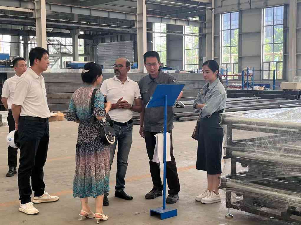 热烈欢迎印度客户莅临考察,共商升降机合作新篇章 热烈欢迎印度客户莅临考察,共商升降机合作新篇章