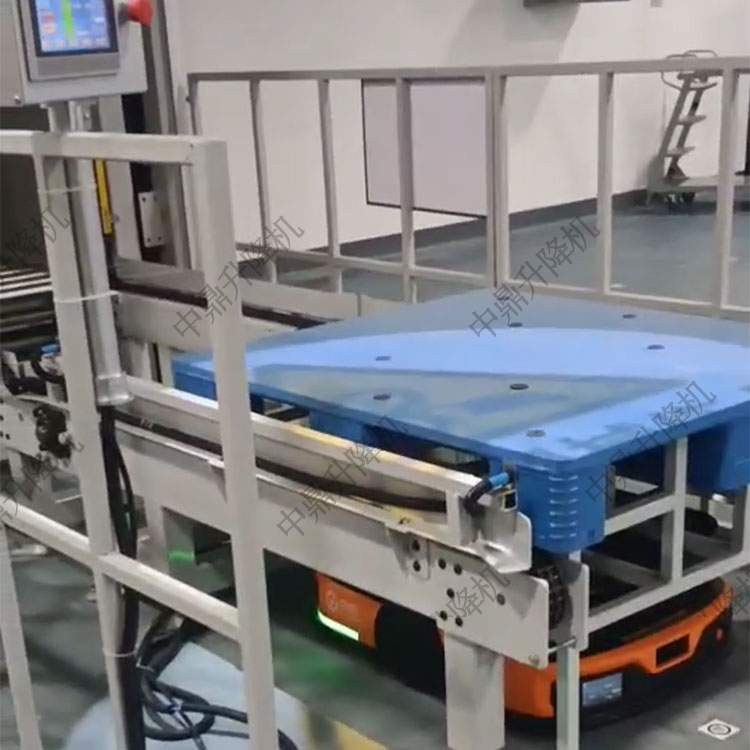 AGV对接往复式提升机应用与优势｜智能物流解决方案(图2)