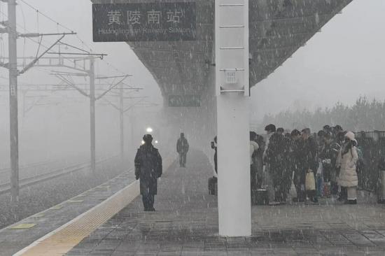 铁路人小寒坚守:冰雪凝寒怀揣春天(图3) 铁路人小寒坚守:冰雪凝寒怀揣春天(图3)