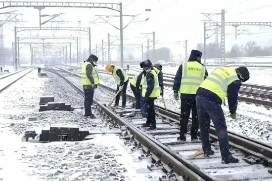 铁路人小寒坚守:冰雪凝寒怀揣春天(图6) 铁路人小寒坚守:冰雪凝寒怀揣春天(图6)